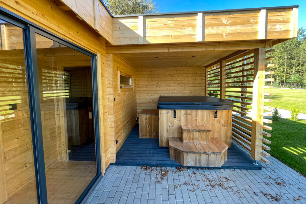 Przyhotelowe jacuzzi pomoże odpocząć naszym Gościom po ciężkim dniu