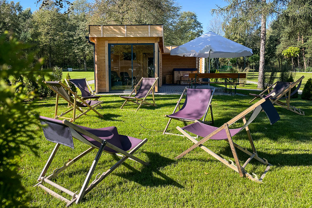 tereny zielone naszego hotelu zapraszają do korzystania